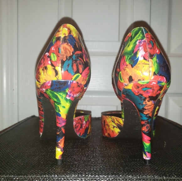 Pumps - Picture 3 of 4